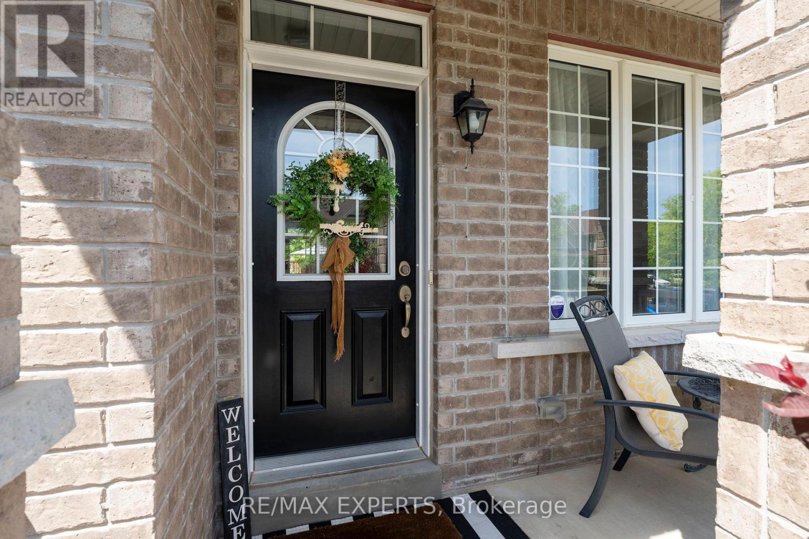 8 Jackson Drive, New Tecumseth, Ontario  L0G 1W0 - Photo 3 - N13417934