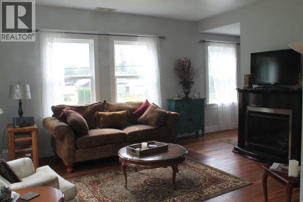 301 8th Avenue, Stewart, British Columbia  V0T 1W0 - Photo 3 - R3133813