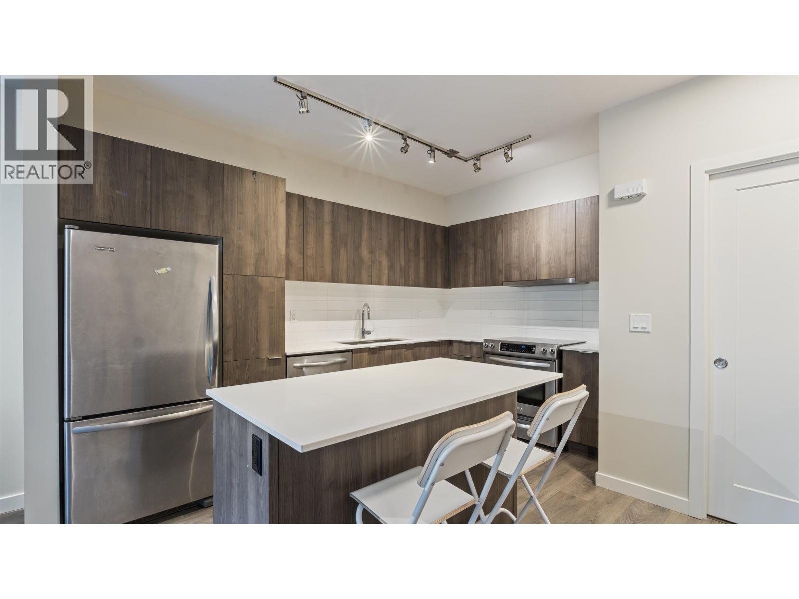8 3728 Thurston Street, Burnaby, British Columbia  V5H 0E6 - Photo 4 - R3113752