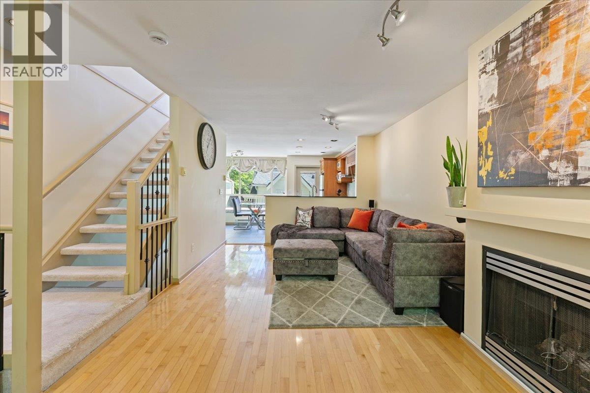 6878 Village Grn, Burnaby, British Columbia  V5E 4K9 - Photo 7 - R3133561