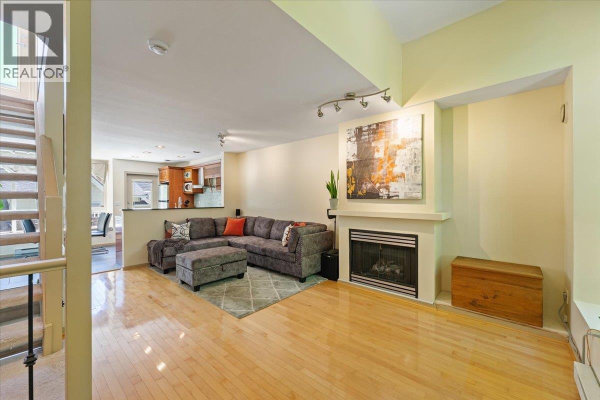 6878 Village Grn, Burnaby, British Columbia  V5E 4K9 - Photo 6 - R3133561