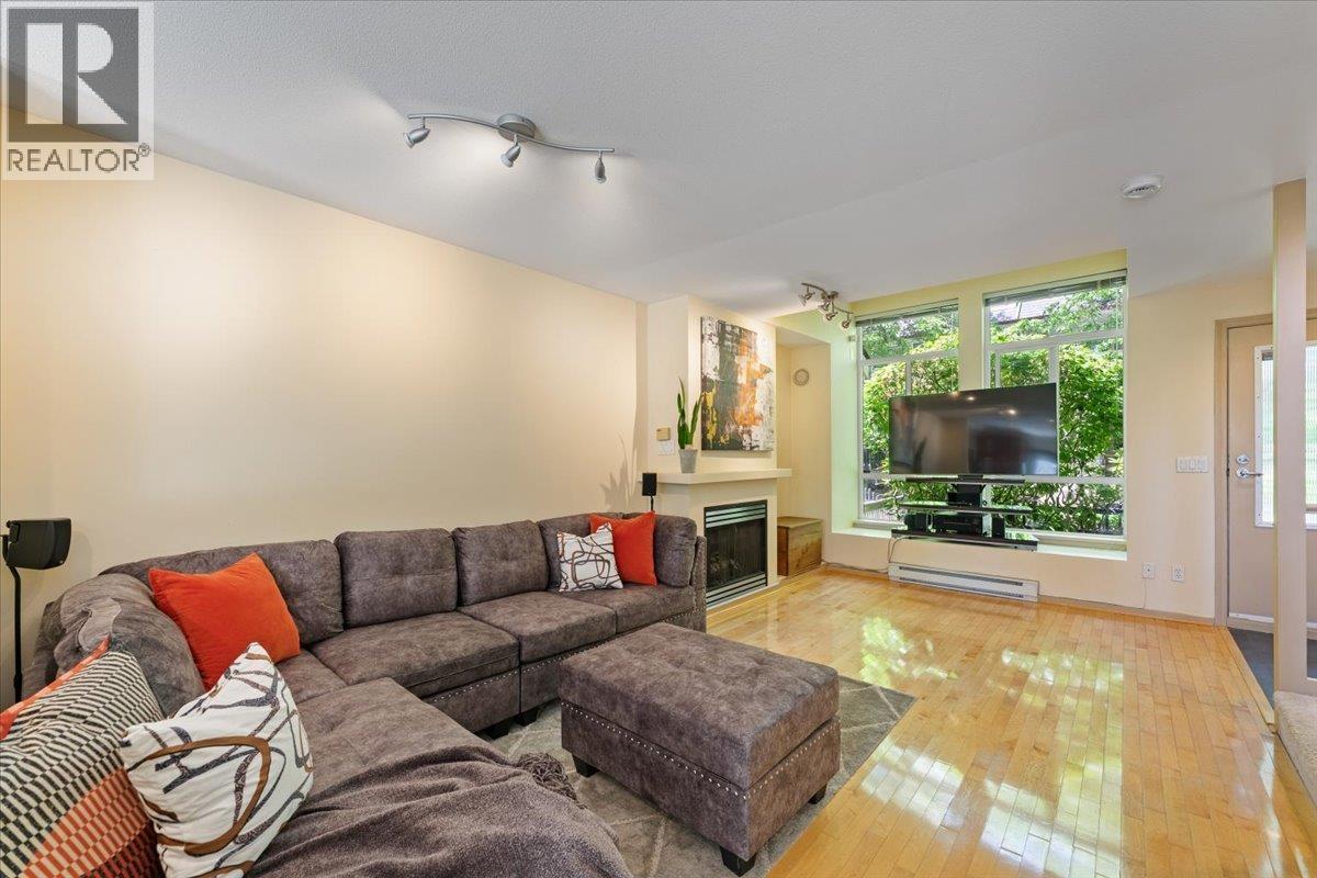 6878 Village Grn, Burnaby, British Columbia  V5E 4K9 - Photo 4 - R3133561