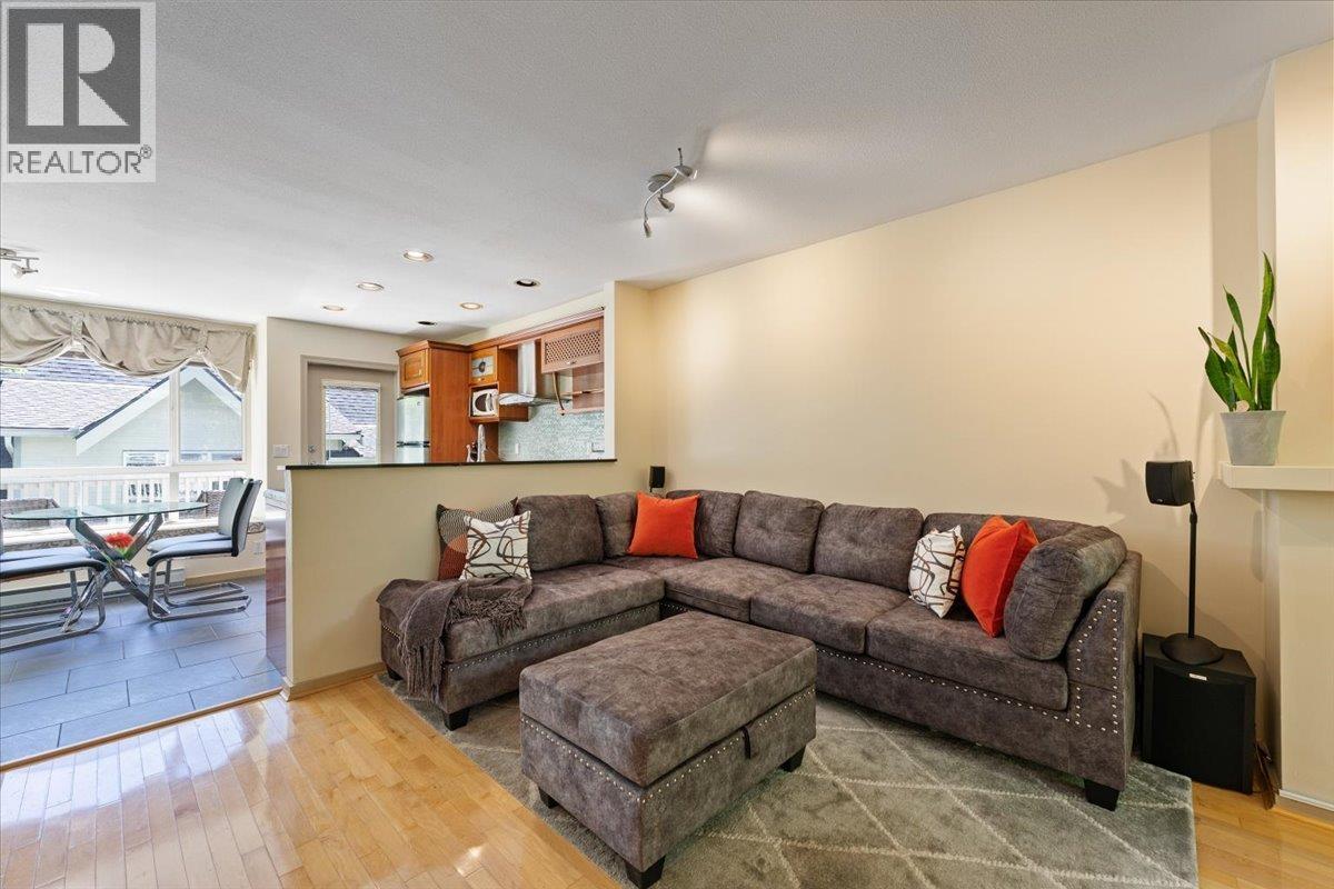 6878 Village Grn, Burnaby, British Columbia  V5E 4K9 - Photo 5 - R3133561