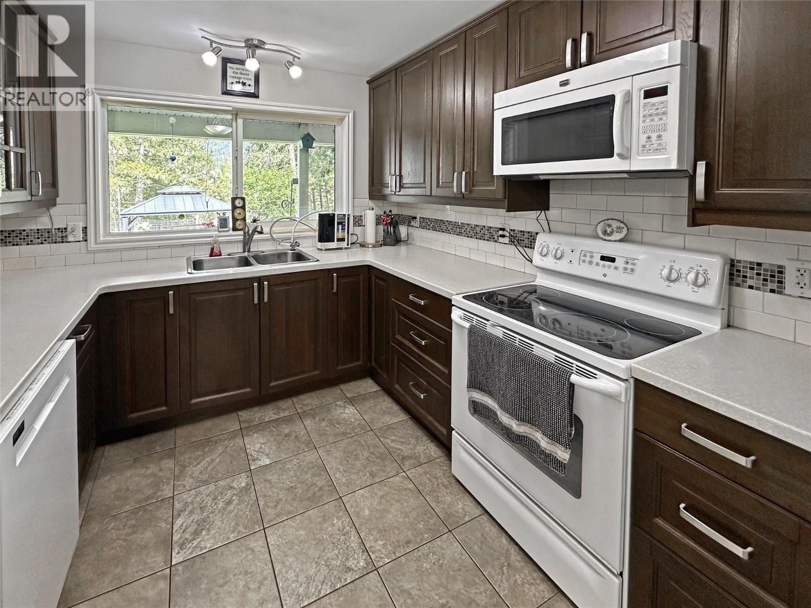 128 Edgewood Drive, Princeton, British Columbia  V0X 1W0 - Photo 6 - 10390562