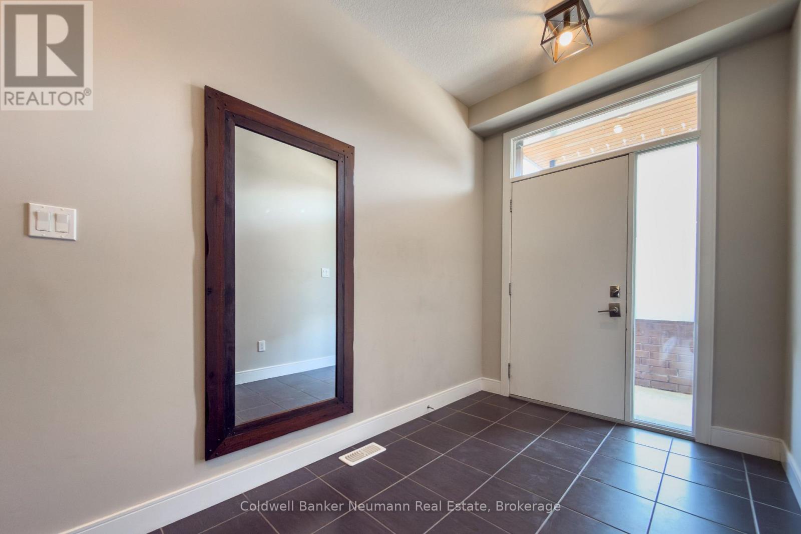 65 - 60 Arkell Road, Guelph, Ontario  N1L 1G8 - Photo 3 - X13418010