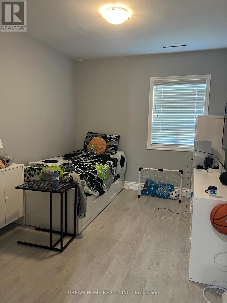 Upper - 376 Blackthorn Avenue, Toronto, Ontario  M6M 3B9 - Photo 15 - W13417968