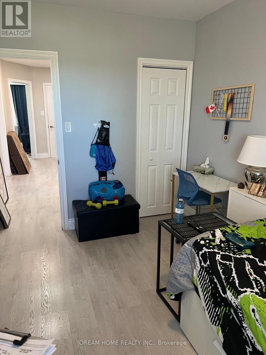 Upper - 376 Blackthorn Avenue, Toronto, Ontario  M6M 3B9 - Photo 16 - W13417968