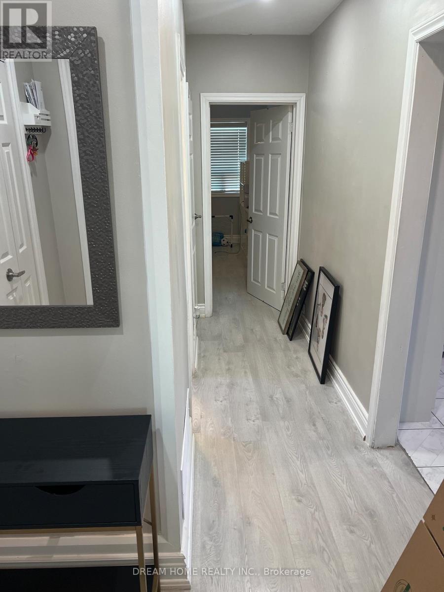 Upper - 376 Blackthorn Avenue, Toronto, Ontario  M6M 3B9 - Photo 5 - W13417968