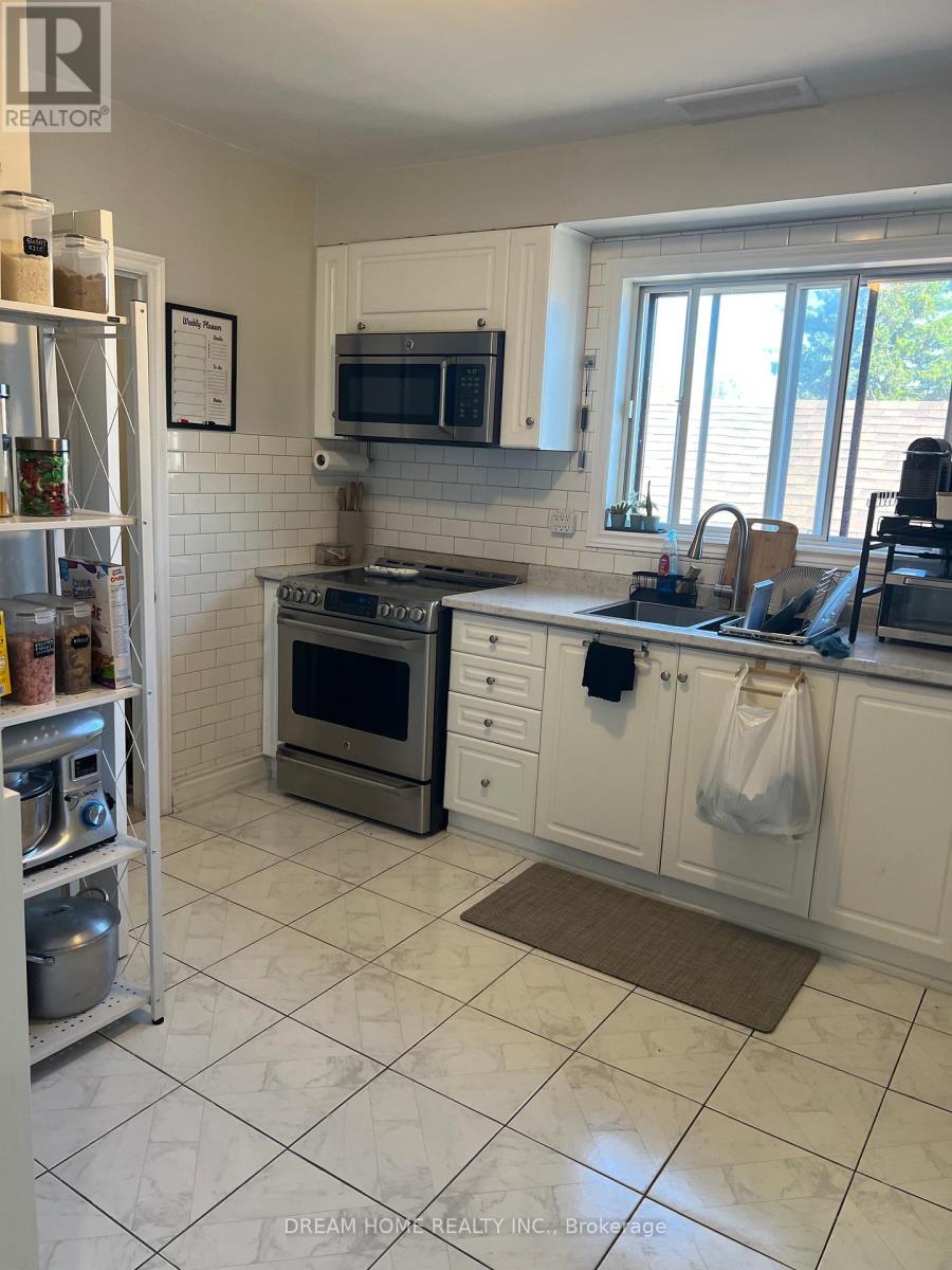 Upper - 376 Blackthorn Avenue, Toronto, Ontario  M6M 3B9 - Photo 6 - W13417968