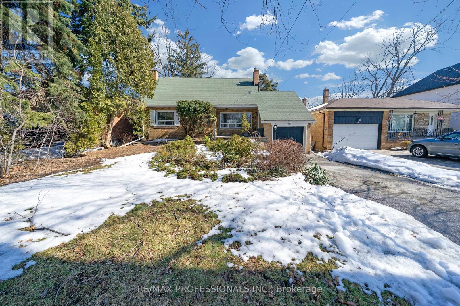 29 TREMONT ROAD, Toronto, Ontario