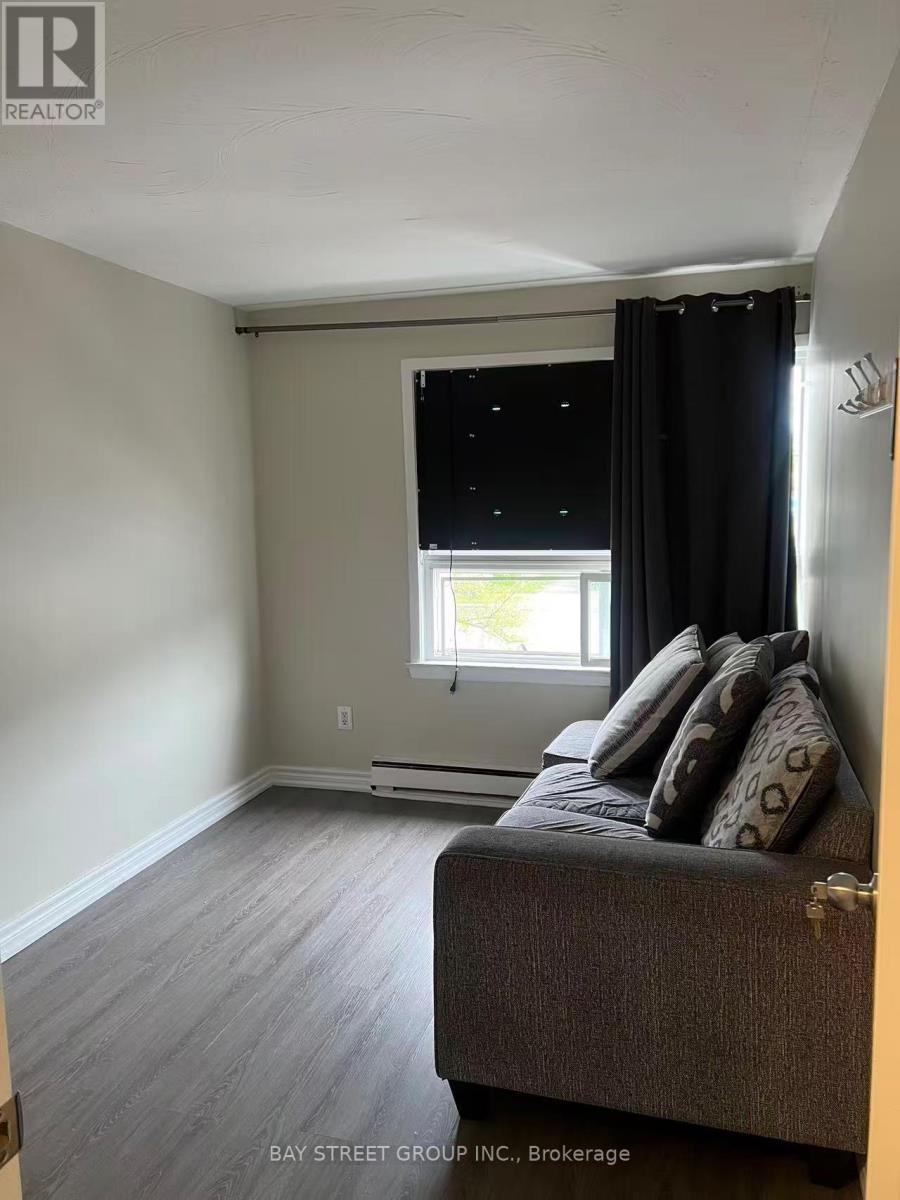 750 Wilson Avenue, Toronto (Downsview-Roding-Cfb), Ontario  M3K 1E2 - Photo 4 - W13418006