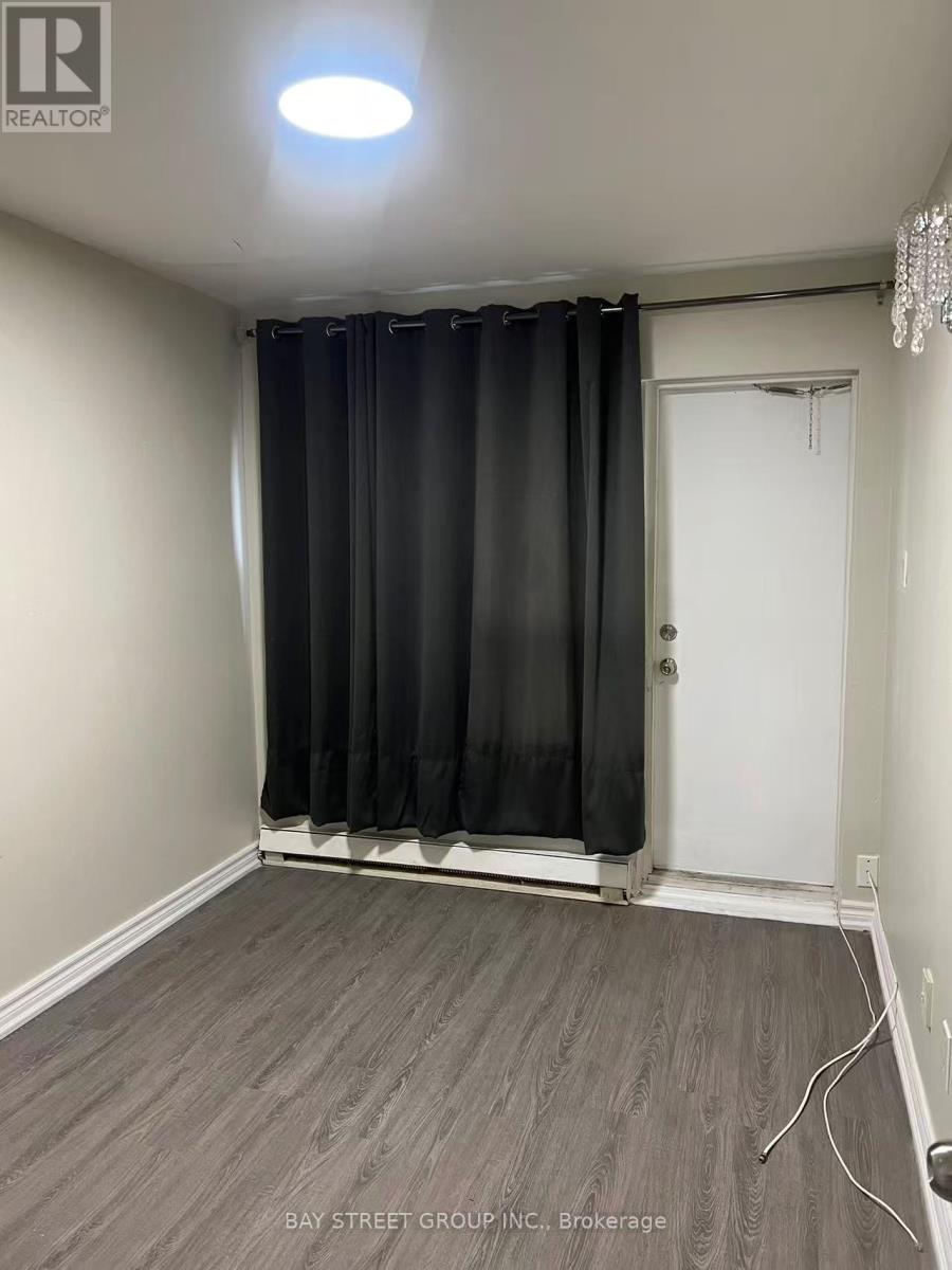 750 Wilson Avenue, Toronto (Downsview-Roding-Cfb), Ontario  M3K 1E2 - Photo 6 - W13418006