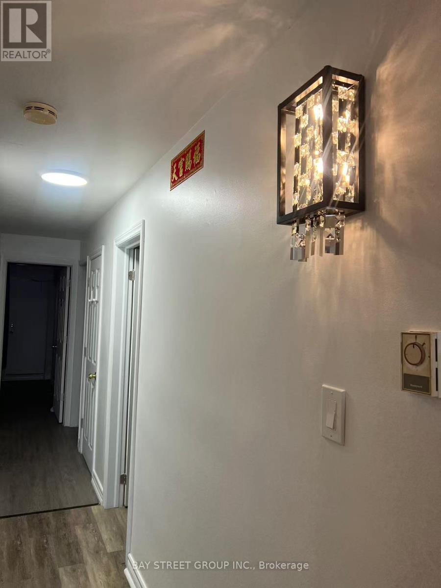 750 Wilson Avenue, Toronto (Downsview-Roding-Cfb), Ontario  M3K 1E2 - Photo 7 - W13418006