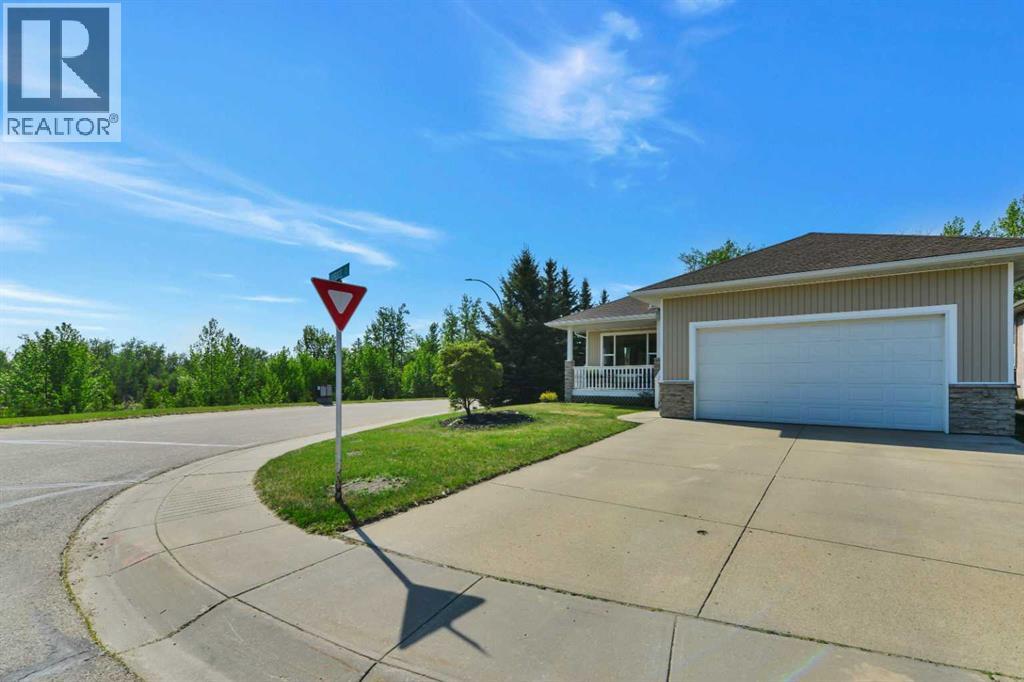 1 Spruce Close, Lacombe, Alberta  T4L 2L3 - Photo 2 - A2316459