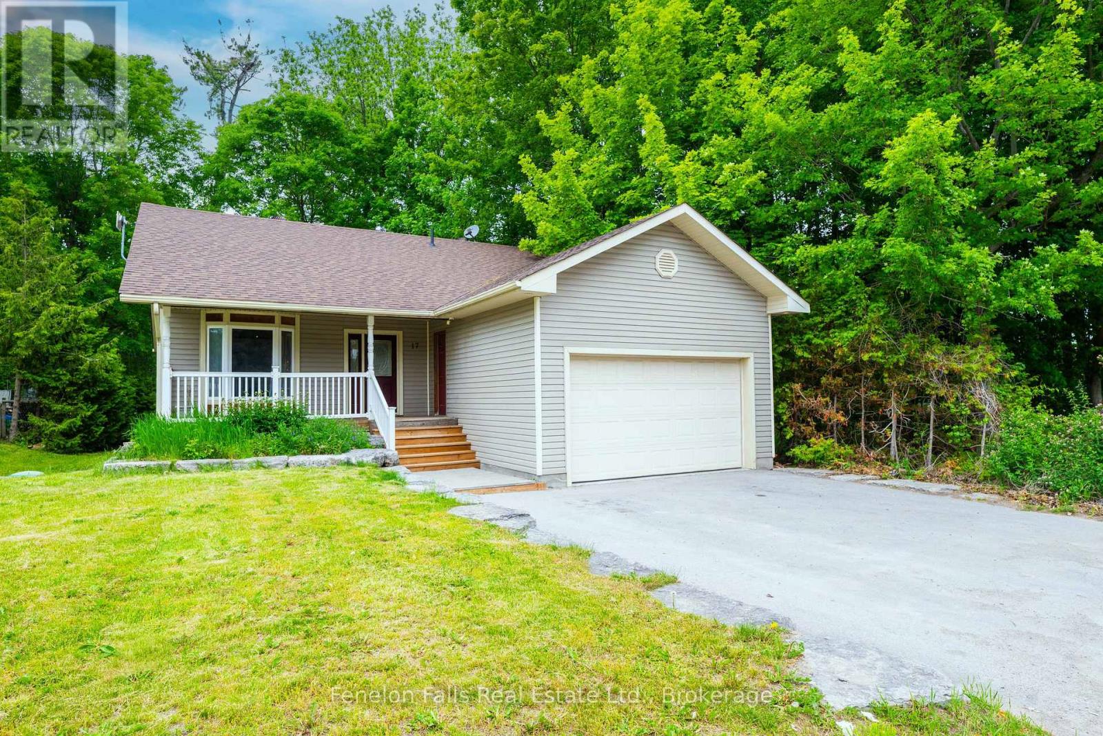 17 Short Street, Kawartha Lakes (Fenelon Falls), Ontario  K0M 1N0 - Photo 2 - X13418040