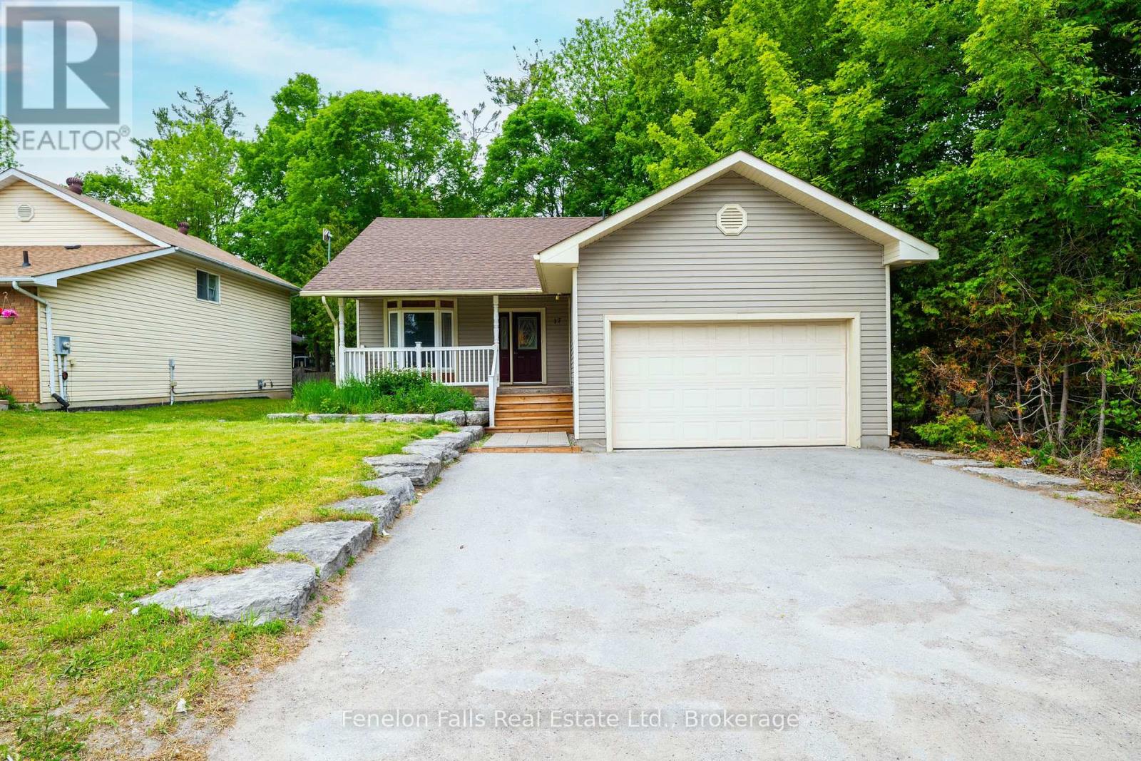 17 Short Street, Kawartha Lakes (Fenelon Falls), Ontario  K0M 1N0 - Photo 4 - X13418040