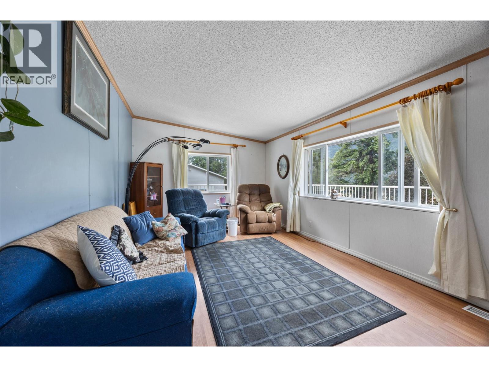 1120 Yellowhead Highway S