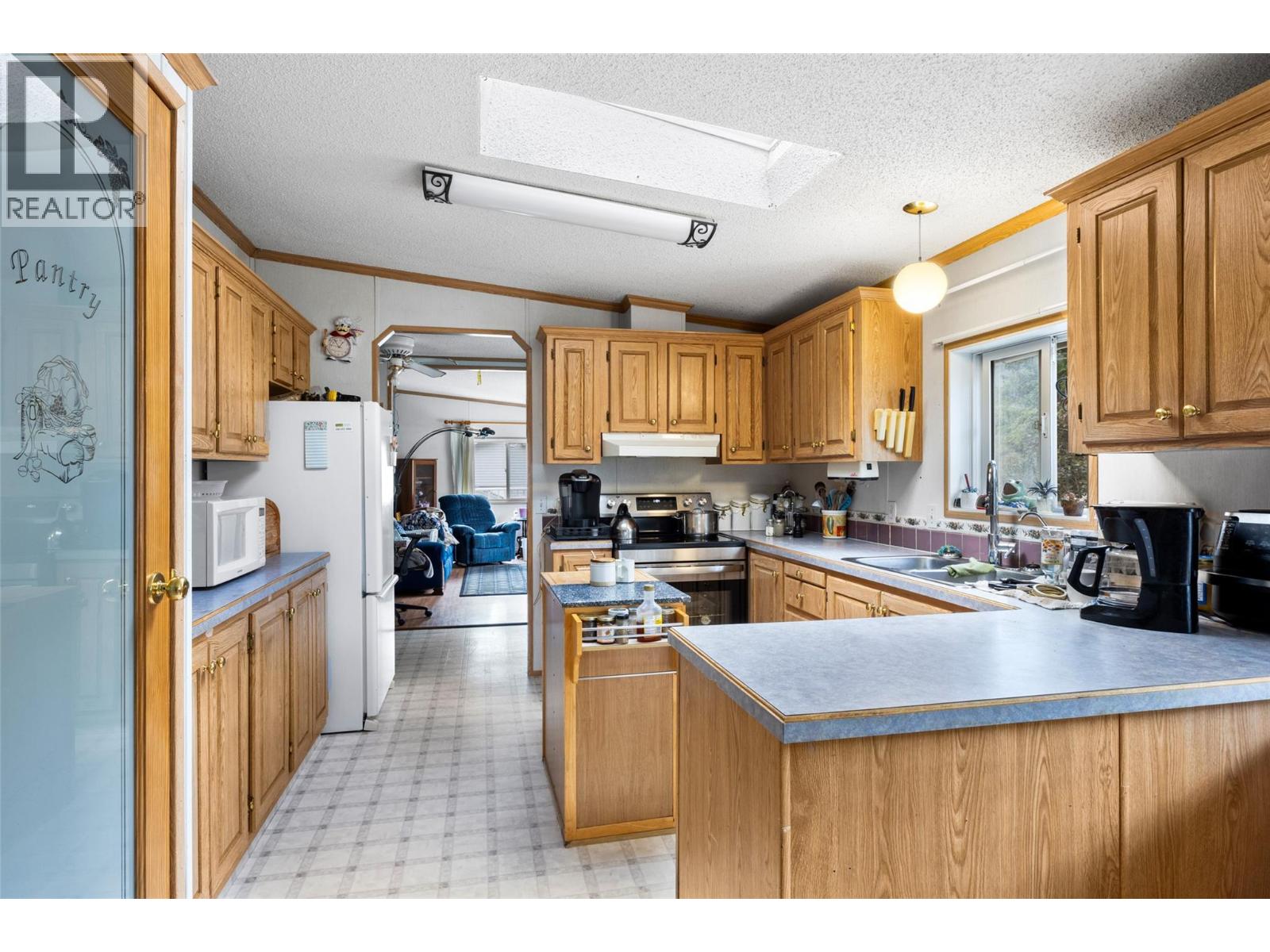 1120 Yellowhead Highway S