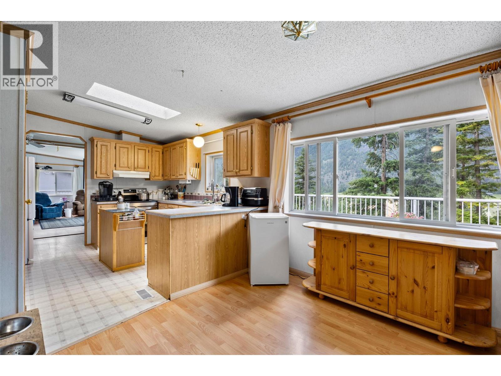 1120 Yellowhead Highway S