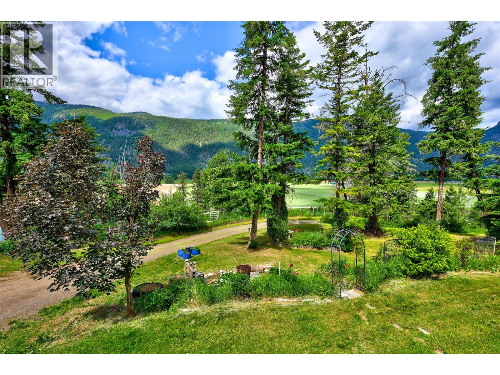 1120 Yellowhead Highway S