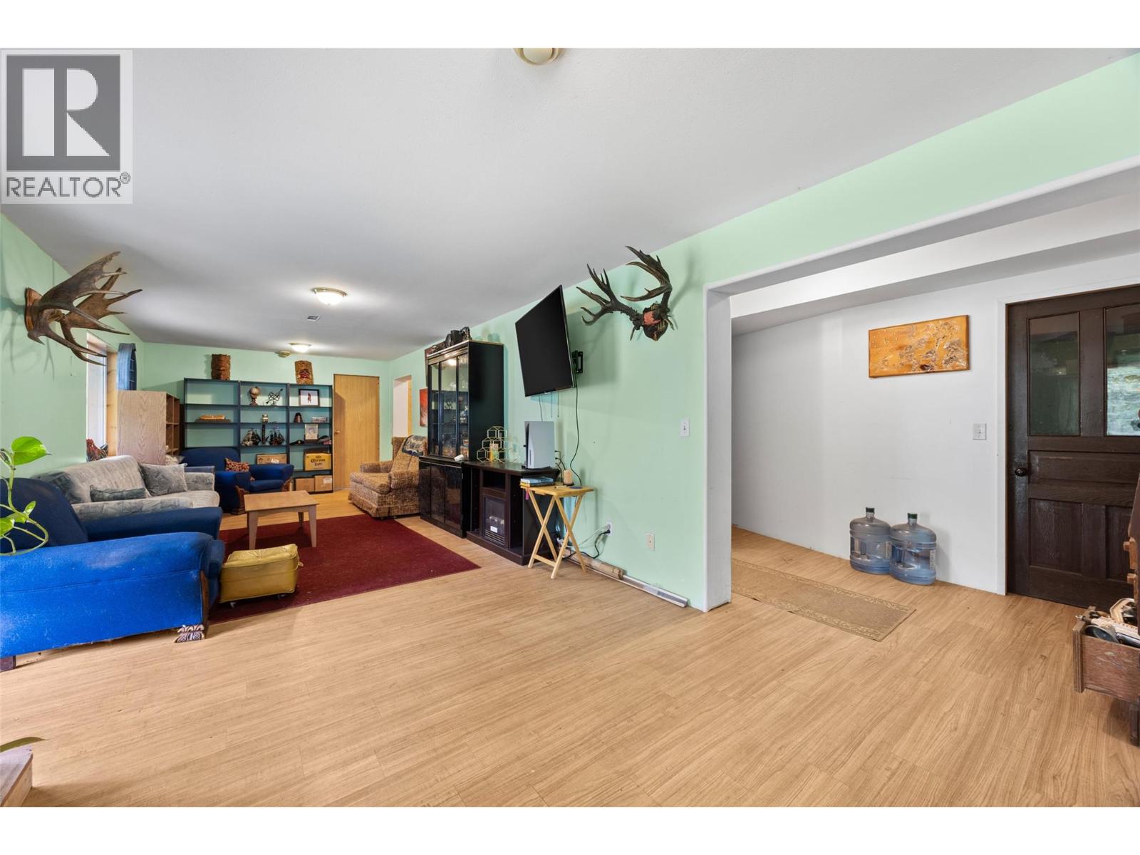 1120 Yellowhead Highway S