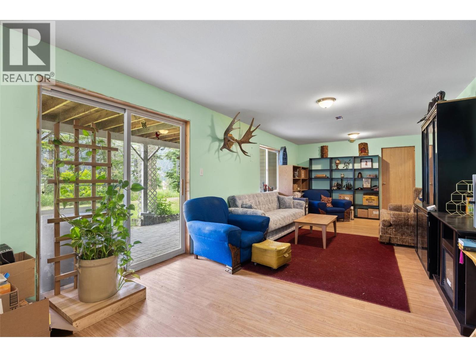1120 Yellowhead Highway S