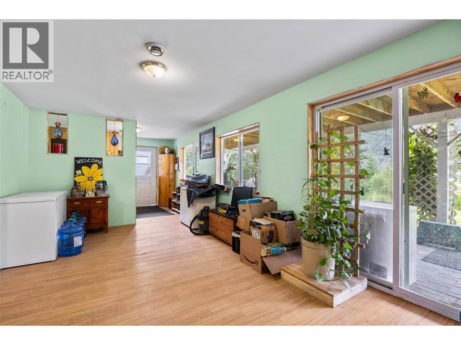 1120 Yellowhead Highway S