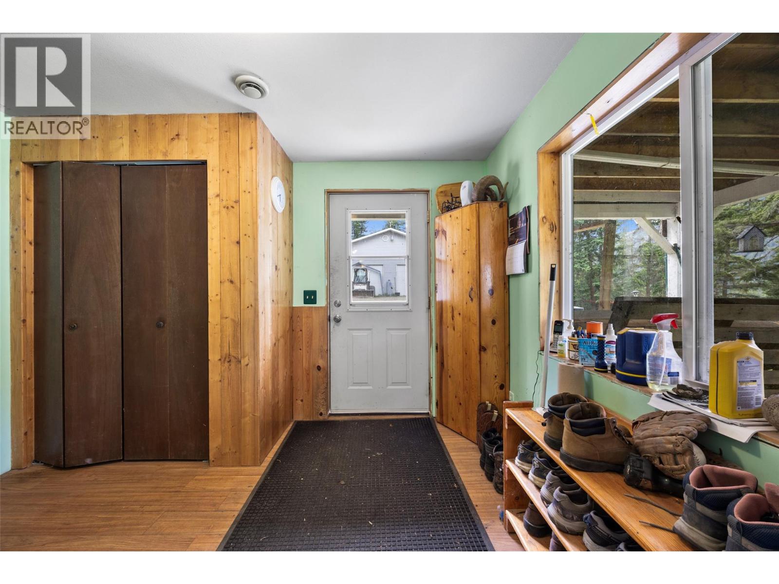 1120 Yellowhead Highway S