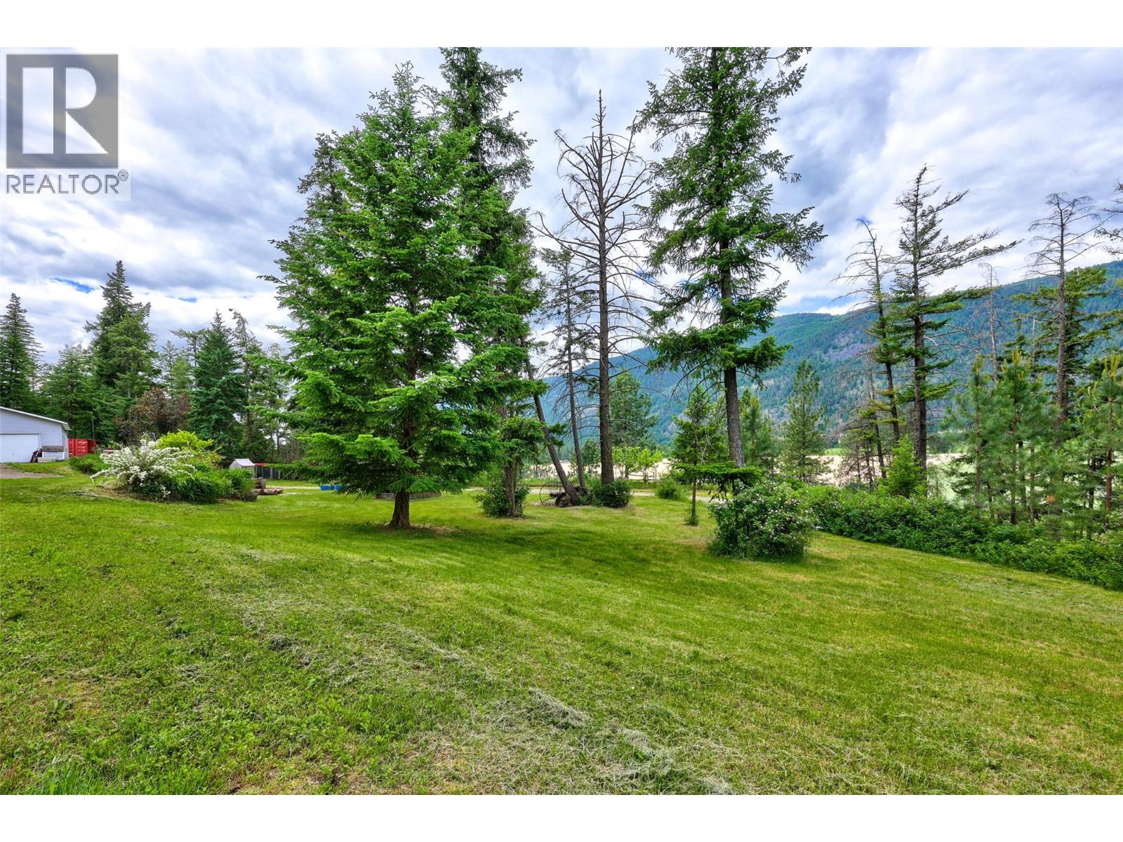 1120 Yellowhead Highway S