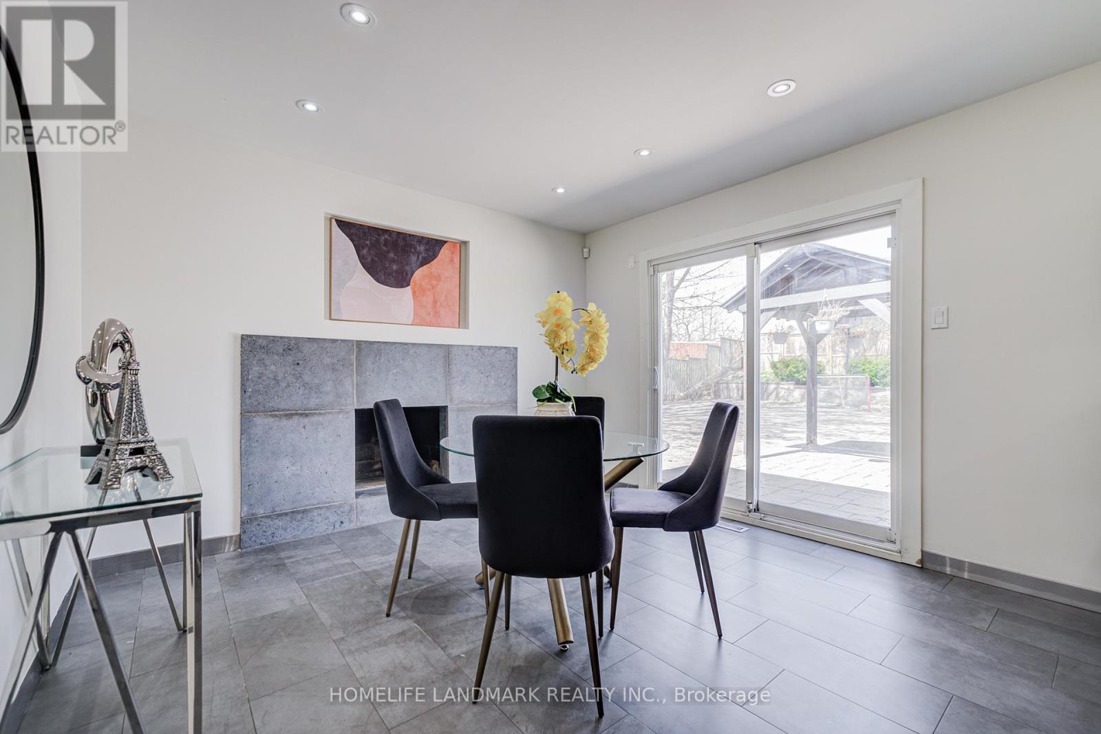 1608 Sherwood Forrest Circle, Mississauga, Ontario  L5K 2G7 - Photo 18 - W13418032