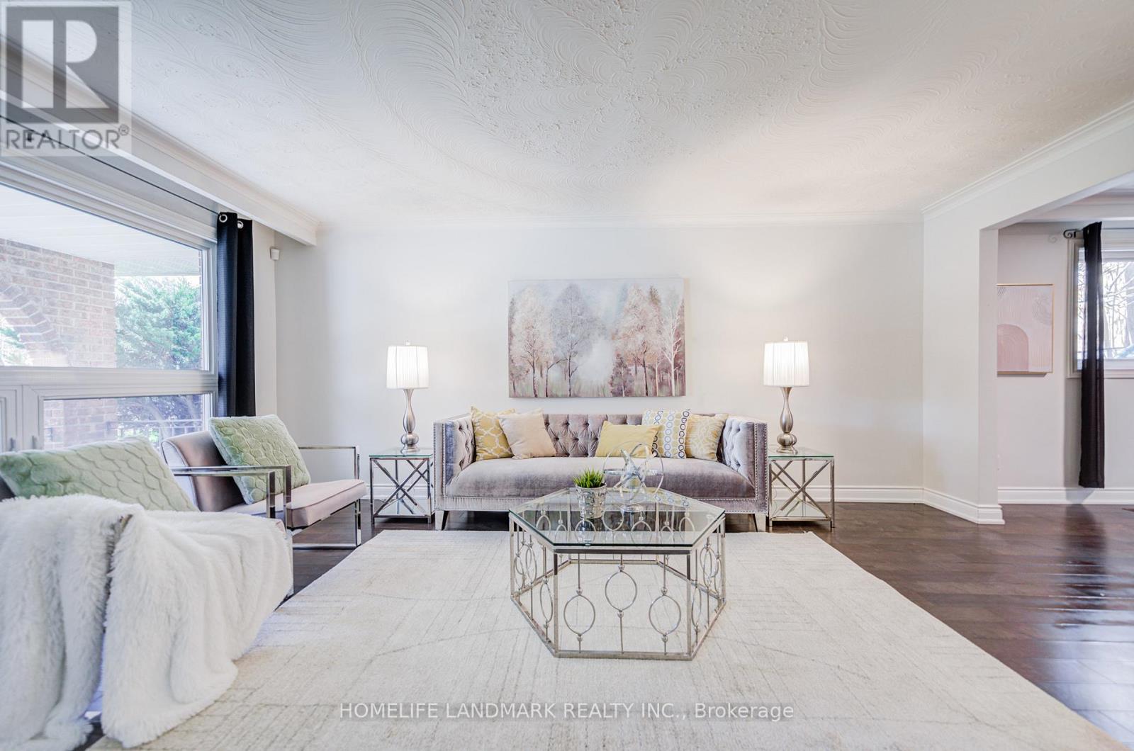 1608 Sherwood Forrest Circle, Mississauga, Ontario  L5K 2G7 - Photo 4 - W13418032