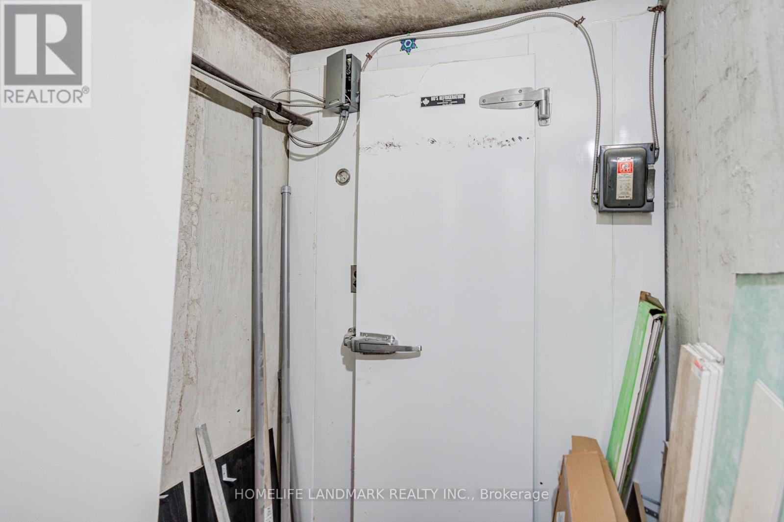 1608 Sherwood Forrest Circle, Mississauga, Ontario  L5K 2G7 - Photo 46 - W13418032