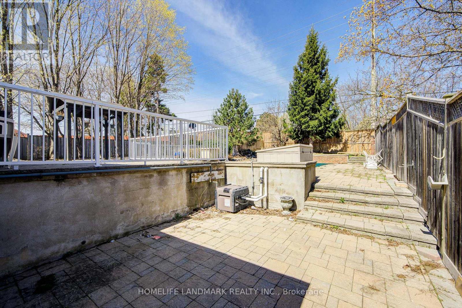 1608 Sherwood Forrest Circle, Mississauga, Ontario  L5K 2G7 - Photo 47 - W13418032