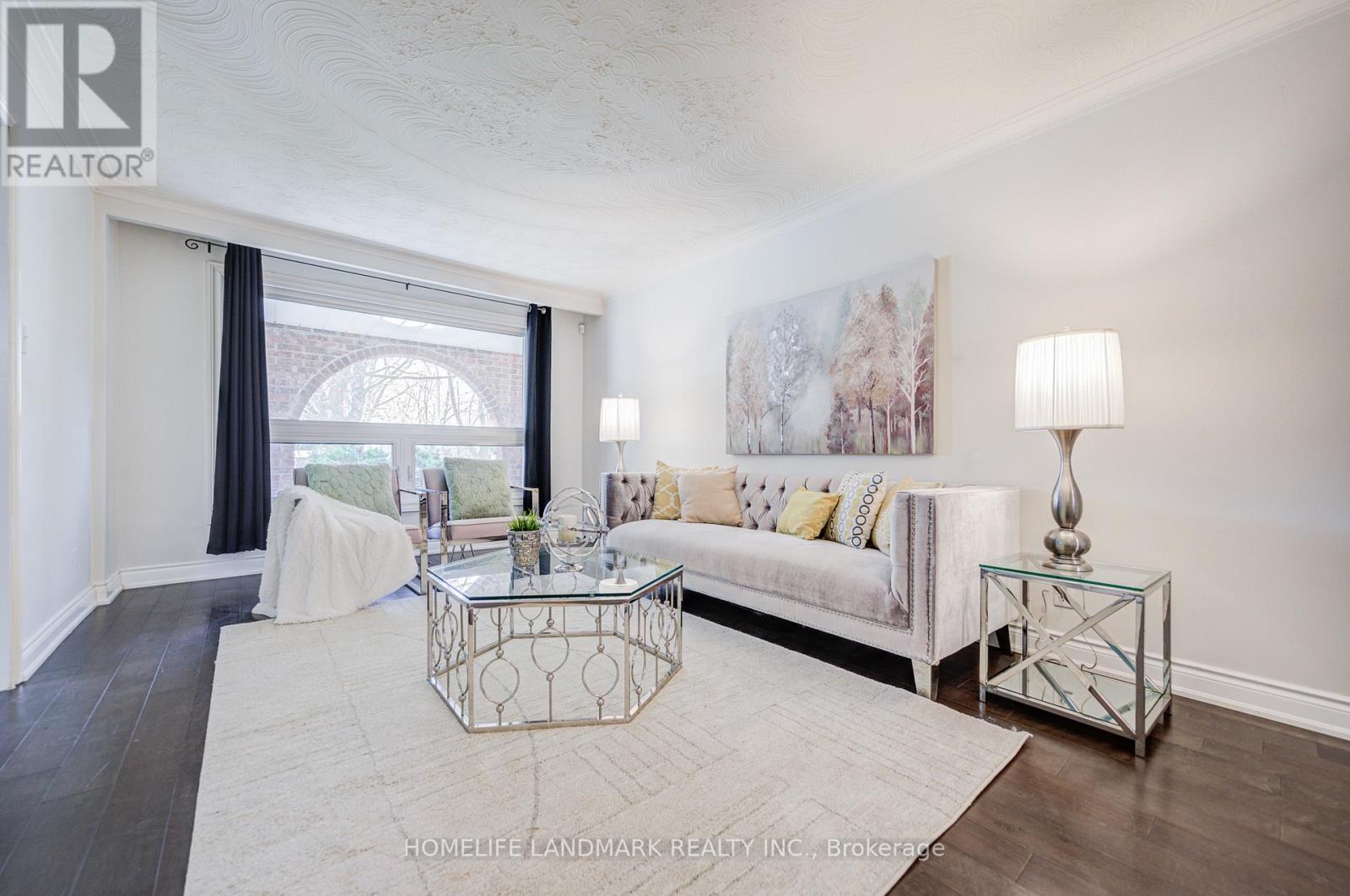 1608 Sherwood Forrest Circle, Mississauga, Ontario  L5K 2G7 - Photo 5 - W13418032
