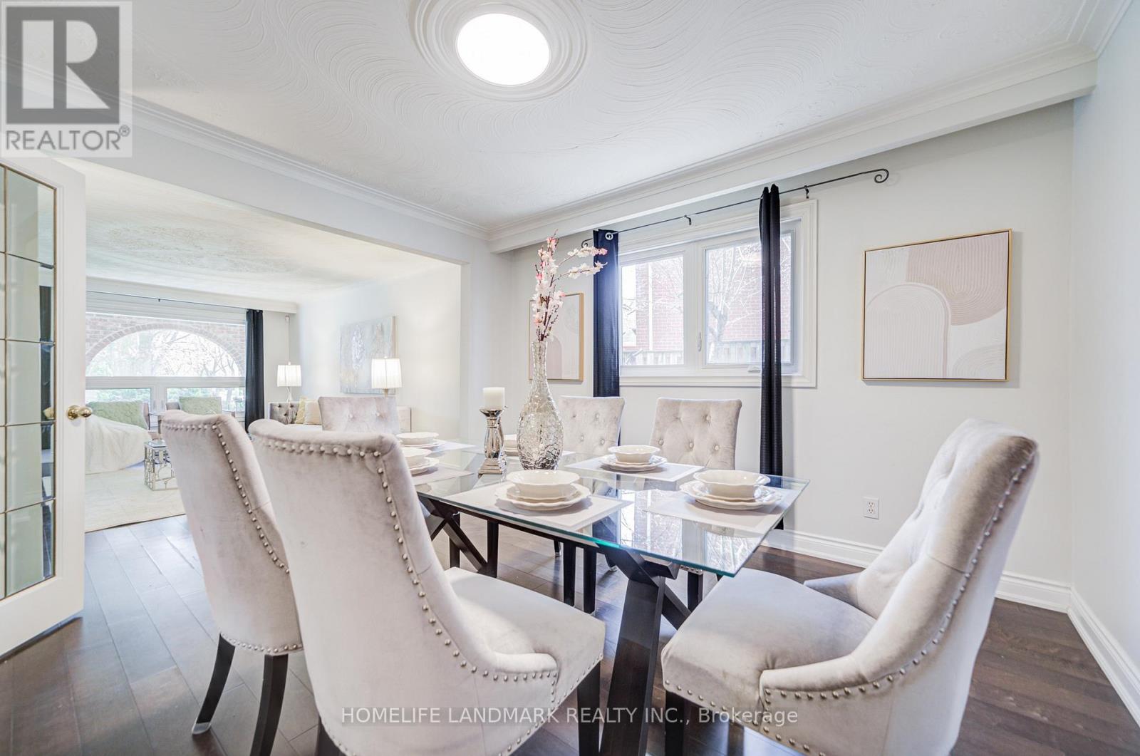 1608 Sherwood Forrest Circle, Mississauga, Ontario  L5K 2G7 - Photo 9 - W13418032