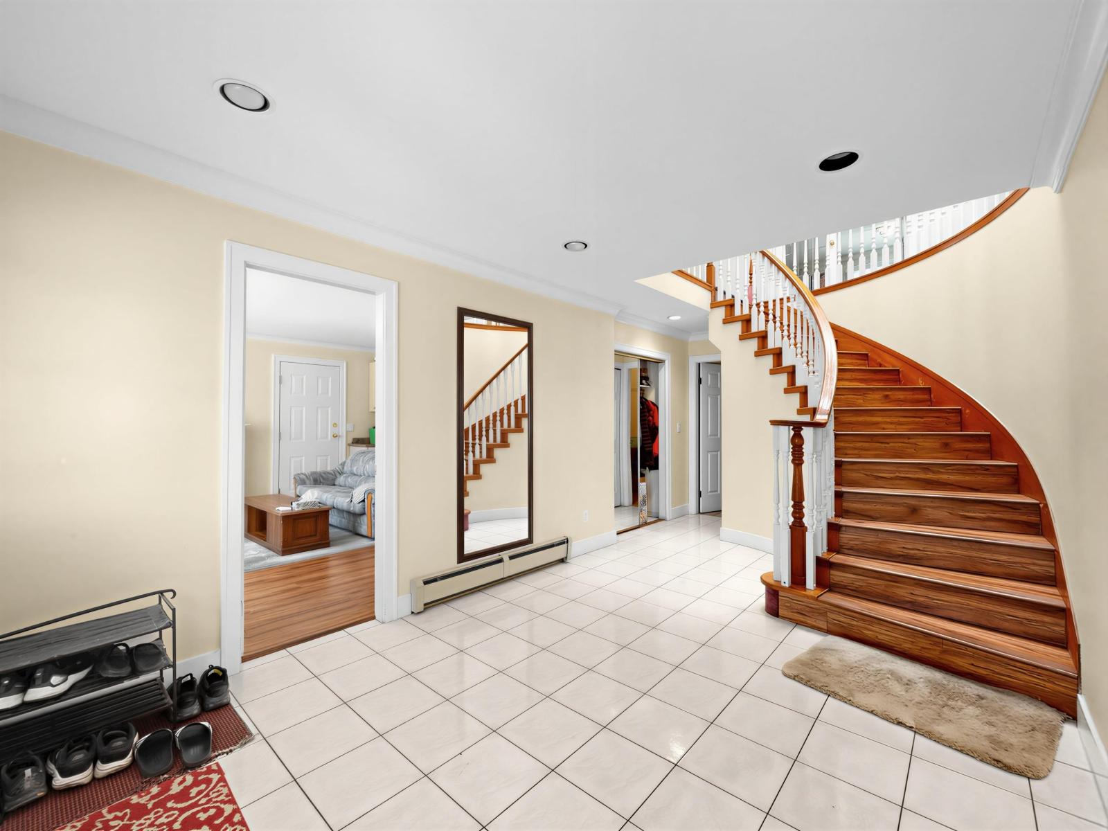 6462 122 Street, Surrey, British Columbia  V3W 3R8 - Photo 3 - R3133594