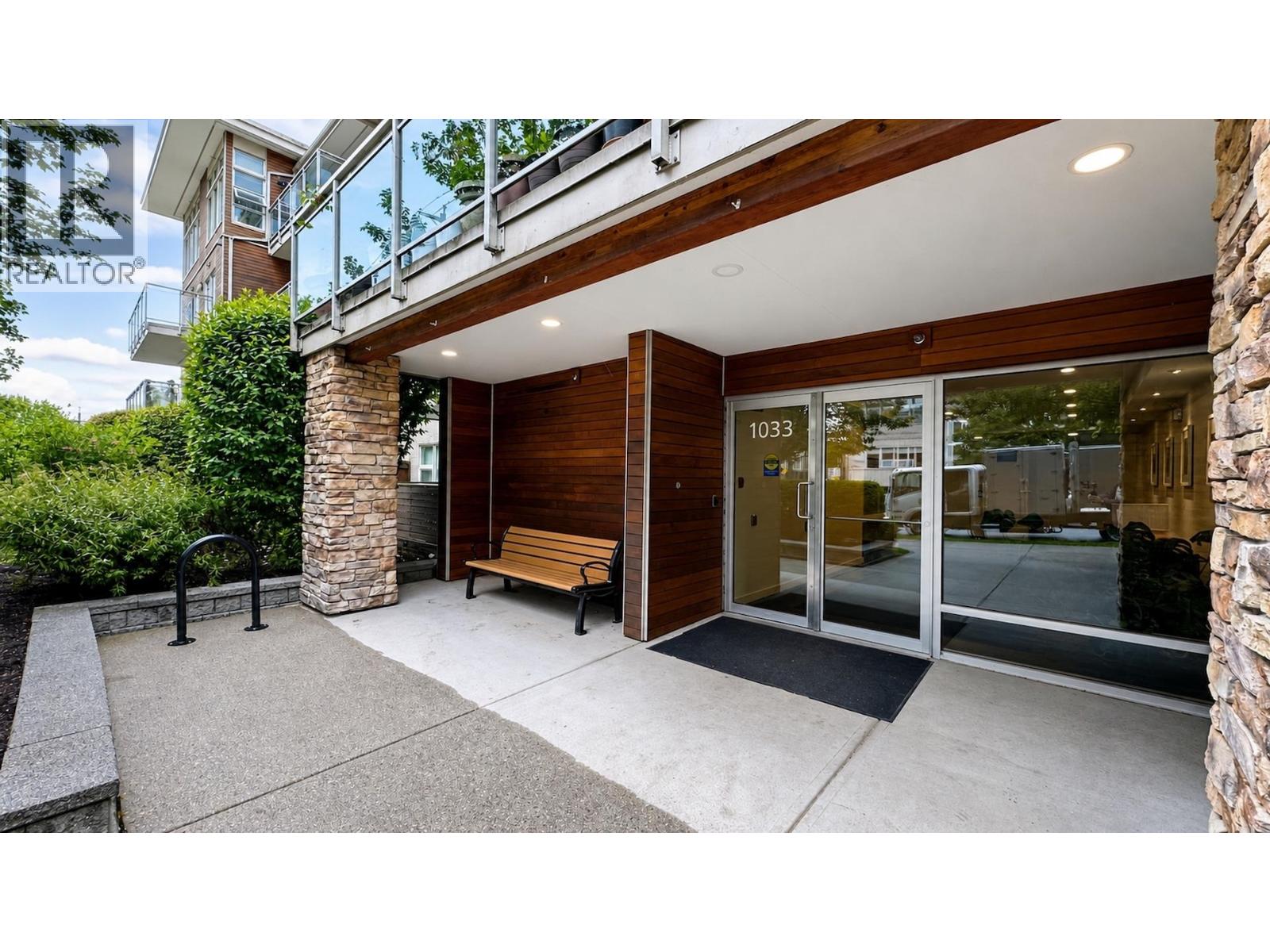 Ph2 1033 St. Georges Avenue, North Vancouver, British Columbia  V7L 3H5 - Photo 2 - R3132531