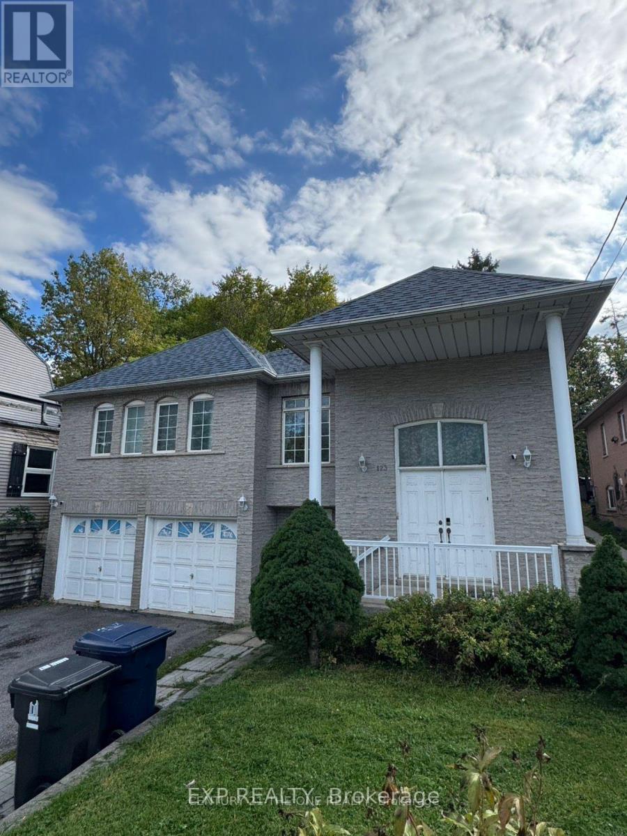 UPPER ROOM 1 - 123 STEELES AVENUE E, Toronto, Ontario