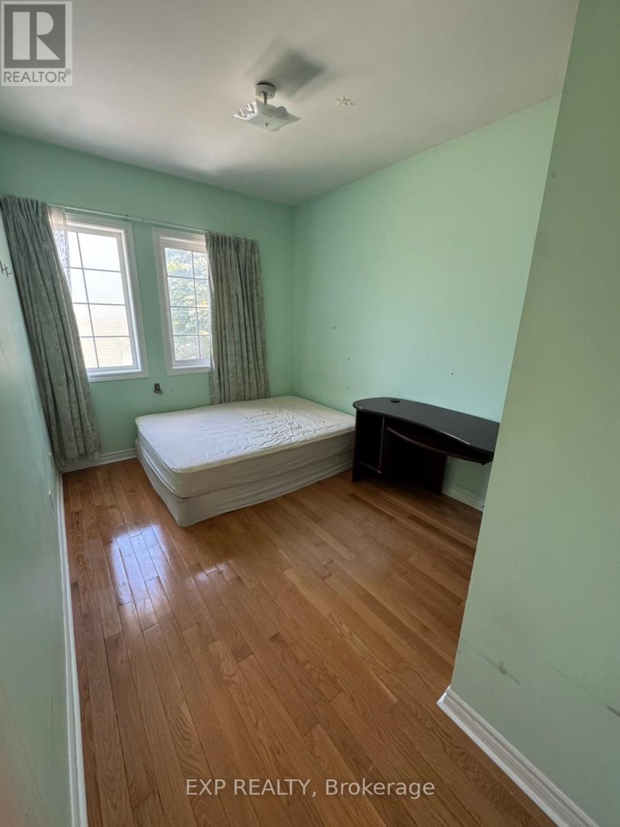 Upper Room 1 - 123 Steeles Avenue E, Toronto, Ontario  M2M 3Y5 - Photo 2 - C13418082