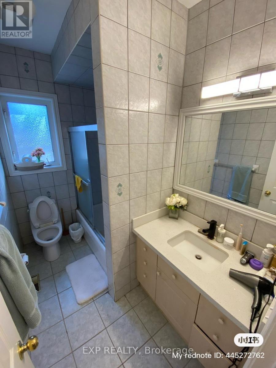 Upper Room 1 - 123 Steeles Avenue E, Toronto, Ontario  M2M 3Y5 - Photo 4 - C13418082