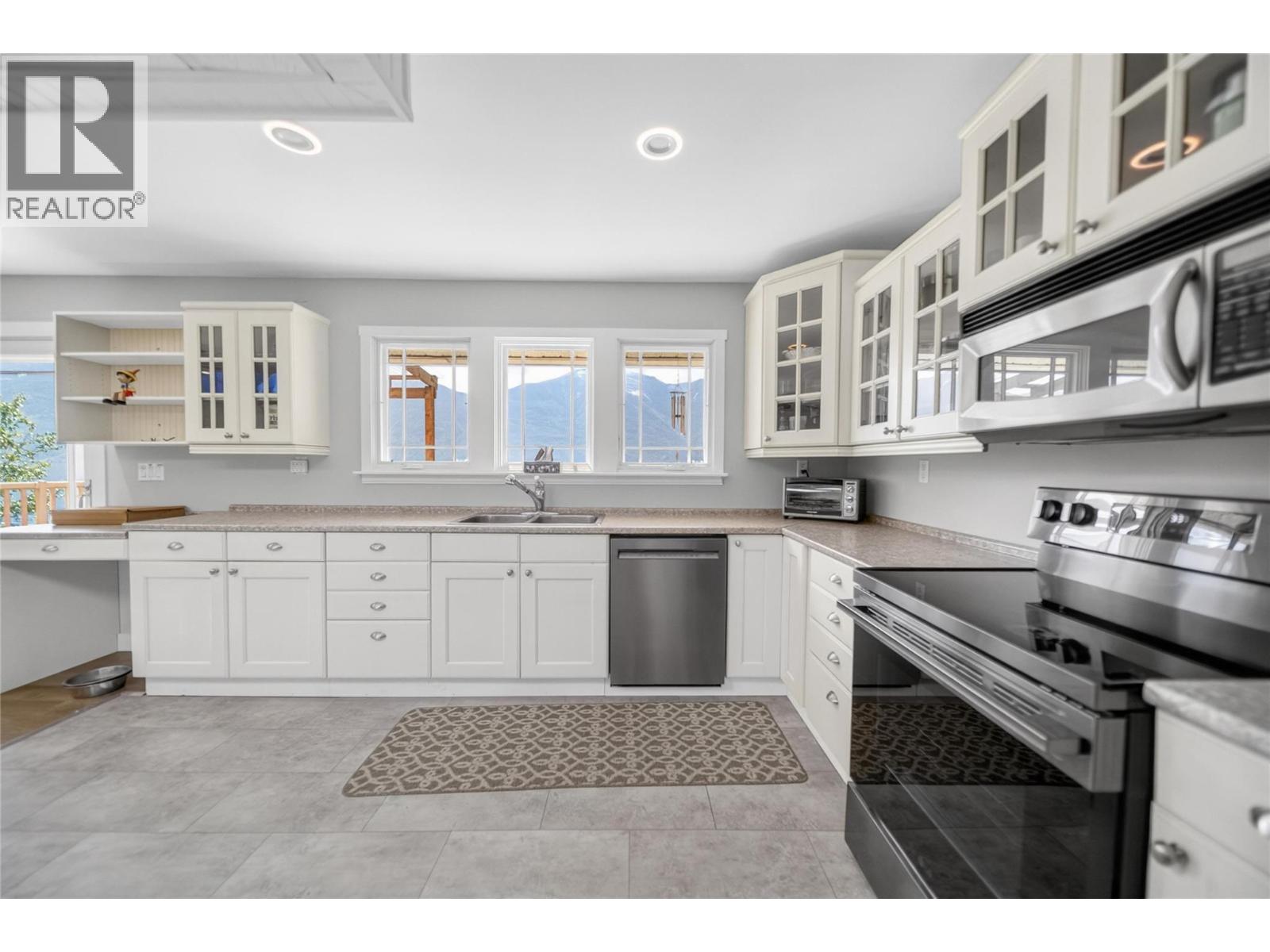 12811 3a Highway, Boswell, British Columbia V0B 1A4 - Photo 4 - 10390419