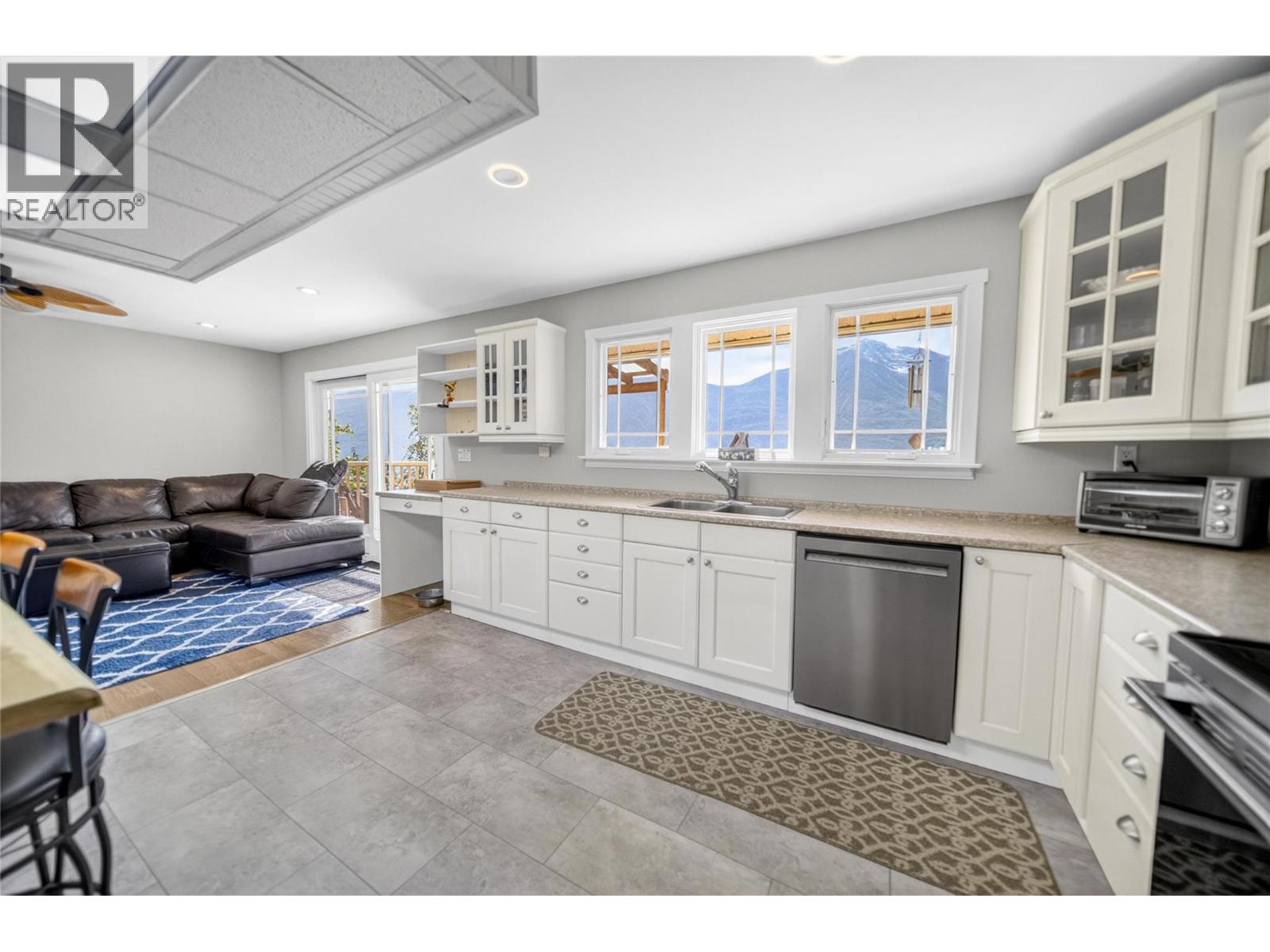 12811 3a Highway, Boswell, British Columbia V0B 1A4 - Photo 6 - 10390419