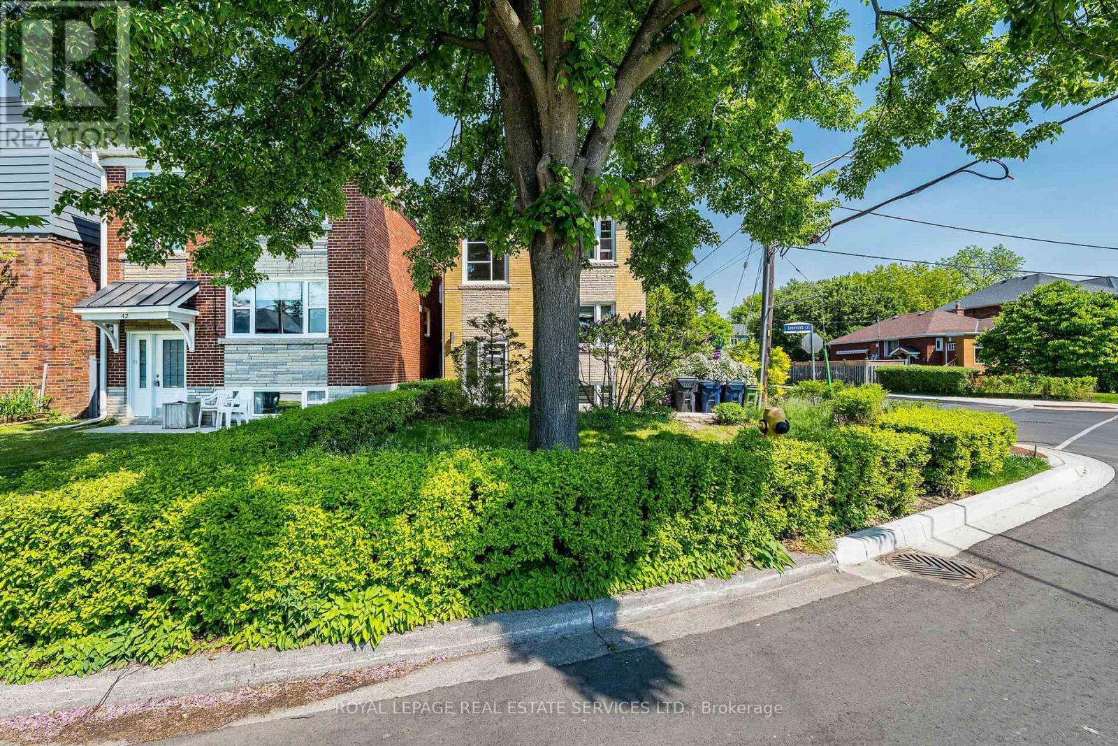 # 1 - 40 Emerald Crescent, Toronto, Ontario  M8V 2B6 - Photo 2 - W13417334