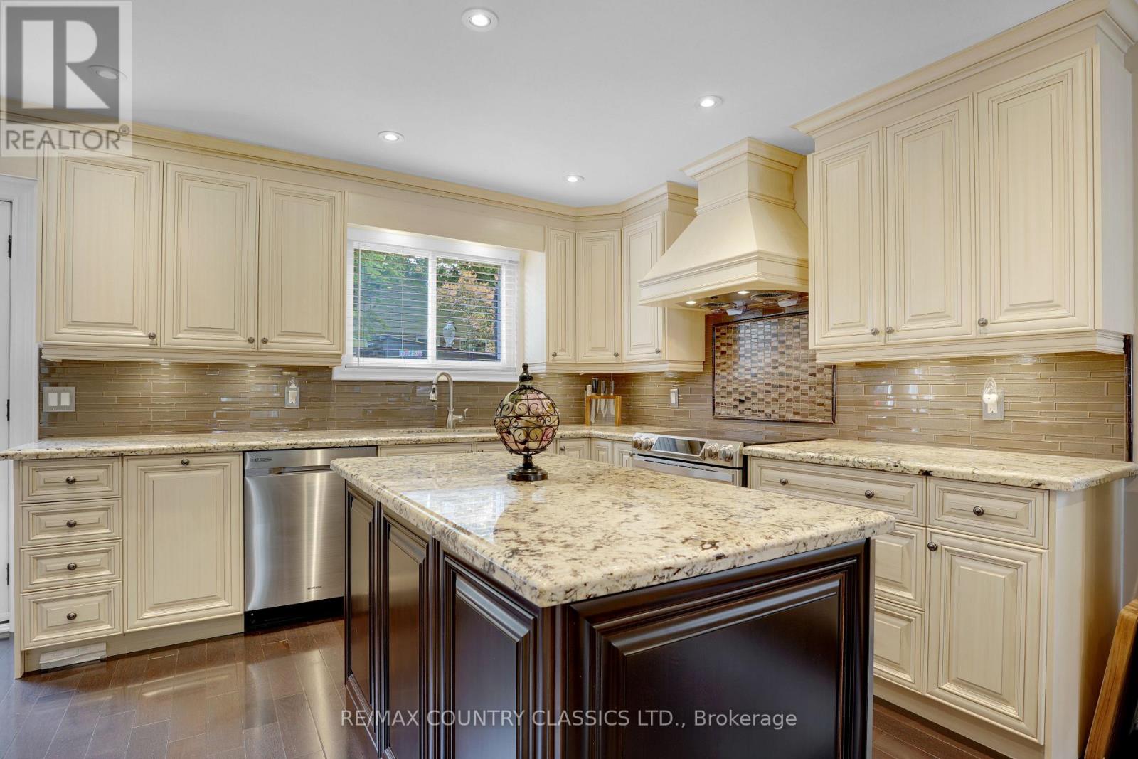279 Manchester Drive, Newmarket, Ontario  L3Y 6J4 - Photo 11 - N13412796