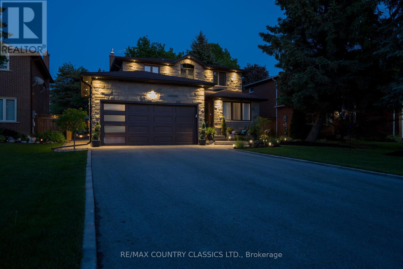 279 Manchester Drive, Newmarket, Ontario  L3Y 6J4 - Photo 2 - N13412796