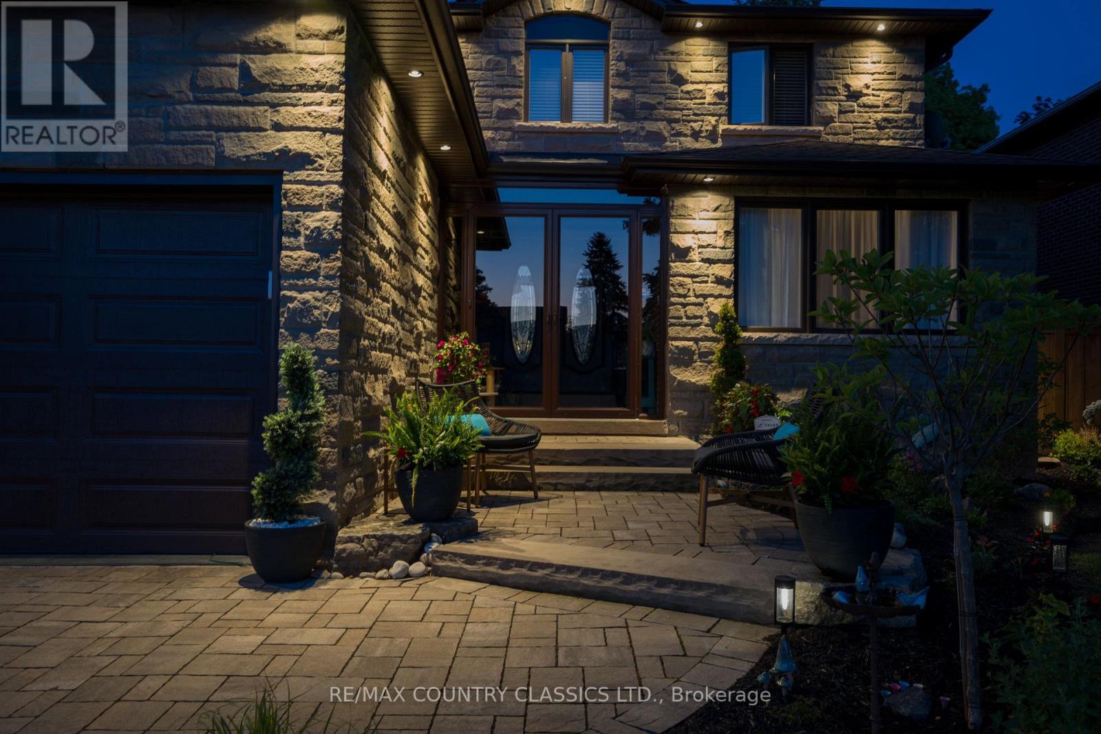 279 Manchester Drive, Newmarket, Ontario  L3Y 6J4 - Photo 3 - N13412796