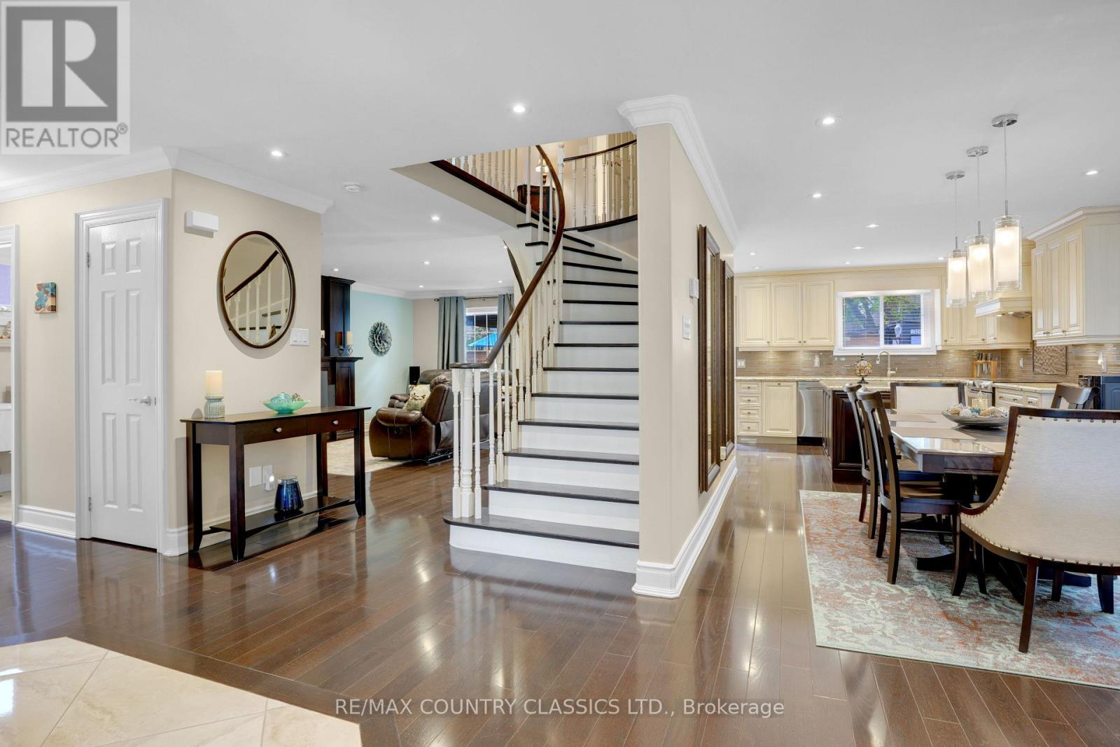 279 Manchester Drive, Newmarket, Ontario  L3Y 6J4 - Photo 9 - N13412796