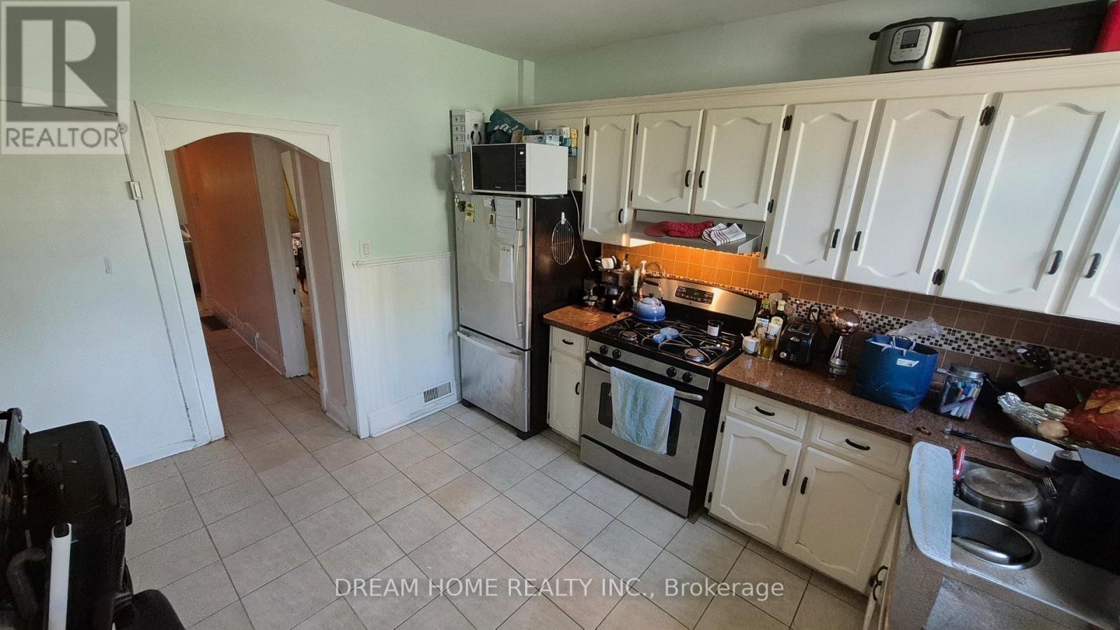 364 Harbord Street, Toronto, Ontario  M6G 1H7 - Photo 2 - C13418116