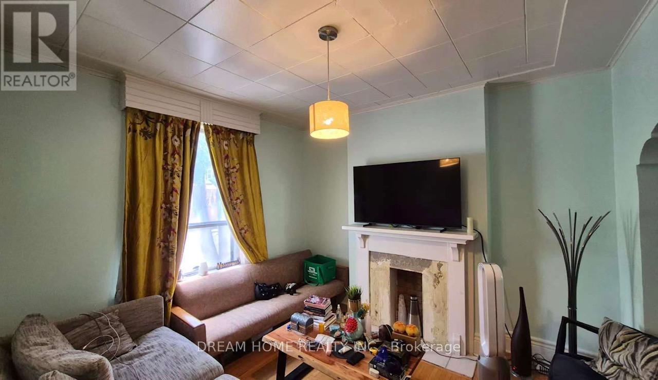 364 Harbord Street, Toronto, Ontario  M6G 1H7 - Photo 4 - C13418116