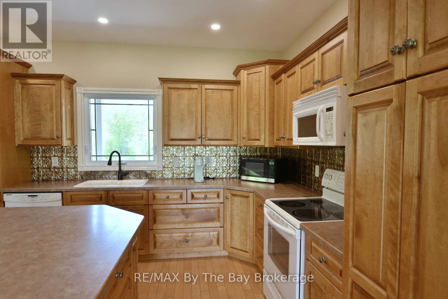 960 Lawson Road, Tiny, Ontario  L0L 1P1 - Photo 9 - S13418112